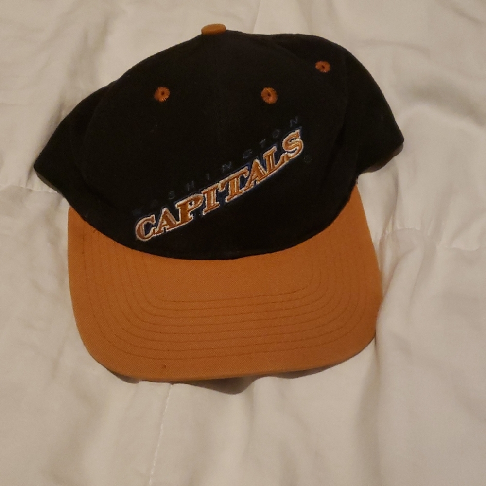 Vintage Capitals Hockey snapback